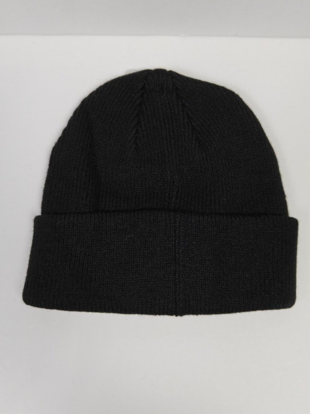 Alo Yoga Black Ribbed Knit Beanie NWT Embroidered Logo Cuffed Hat - Picture 2 of 2